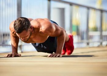 Tập luyện chống đẩy đúng cách mang lại cơ thể dẻo dai