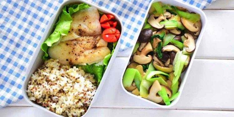 Thành phần chính của thực đơn giảm cân là rau và đạm