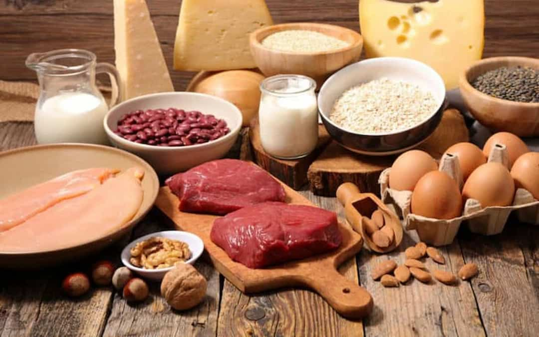 Protein có thể được tìm thấy trong các loại thịt, trứng và các loại hạt