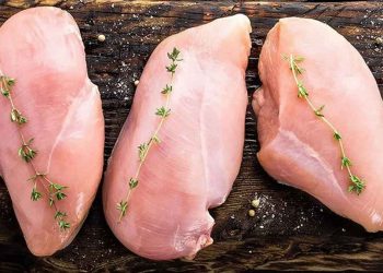 Cách chế biến và luộc ức gà