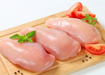 Một miếng ức gà luộc bao nhiêu protein