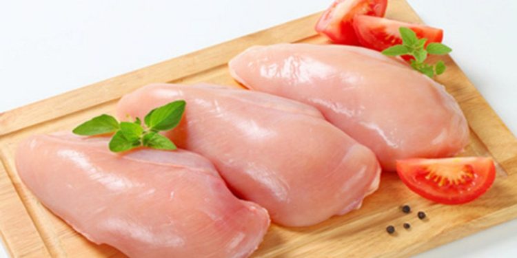 Một miếng ức gà luộc bao nhiêu protein