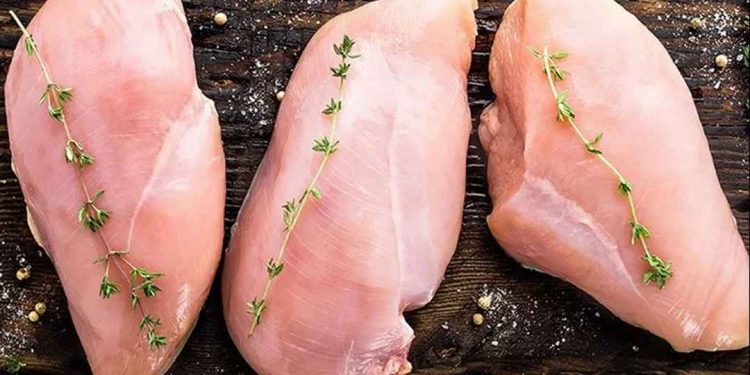 Cách chế biến và luộc ức gà